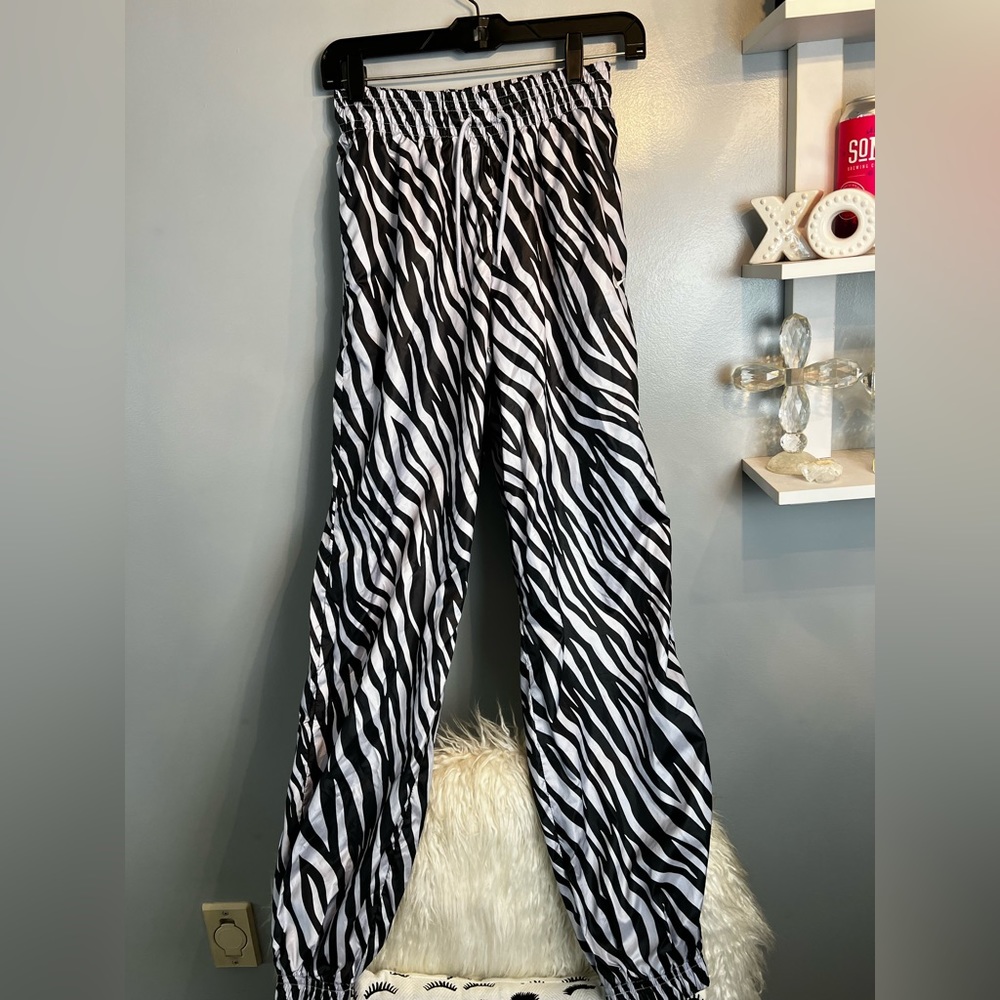 NIKE Purple Zebra Windbreaker Pant XS